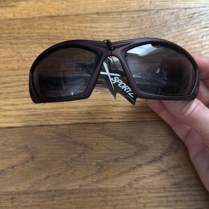 😎 XSportz UV400 sport eyewear sunglasses. Purple frame. NWT.